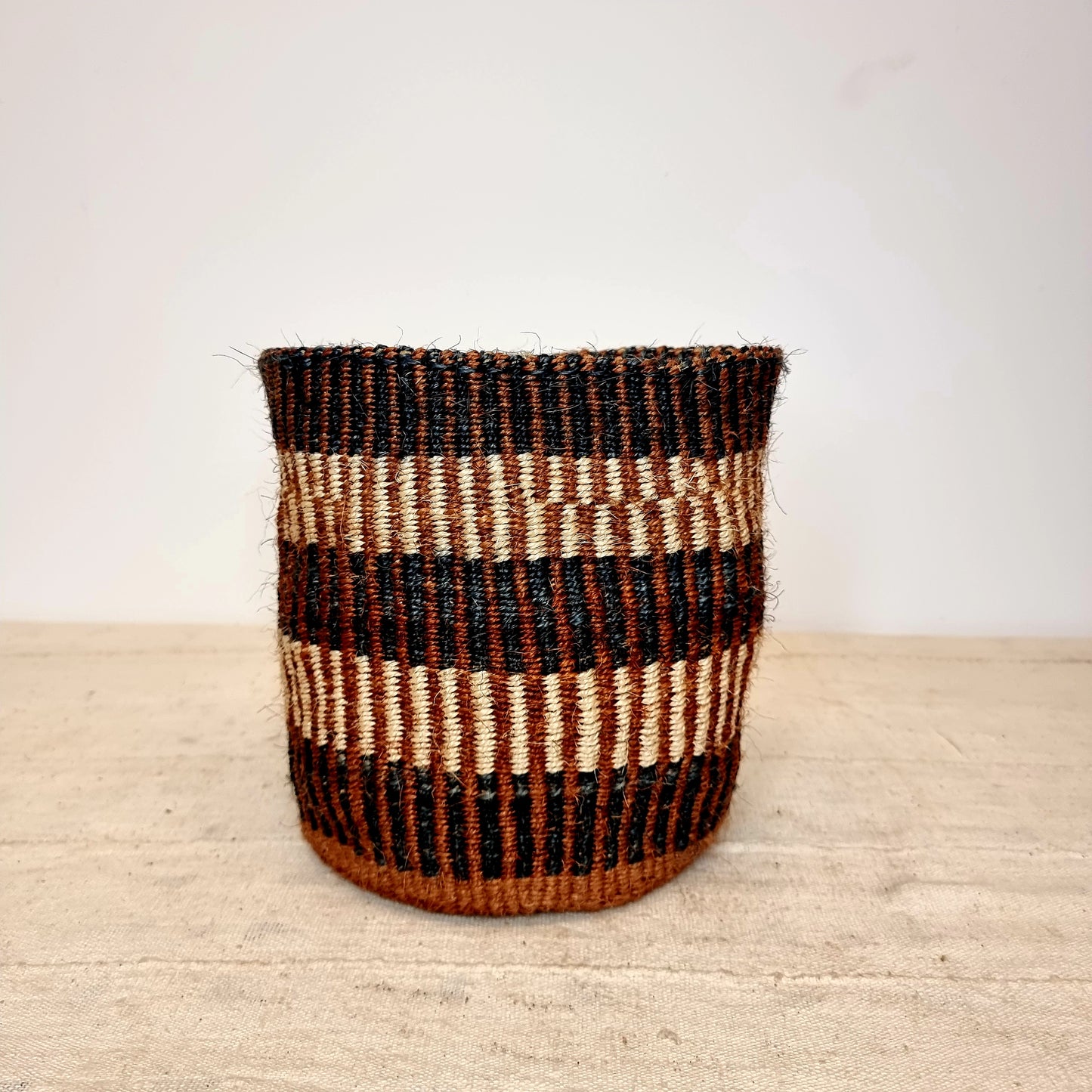 KIONDO BASKET (KENYA) PLANTER 26D 28H