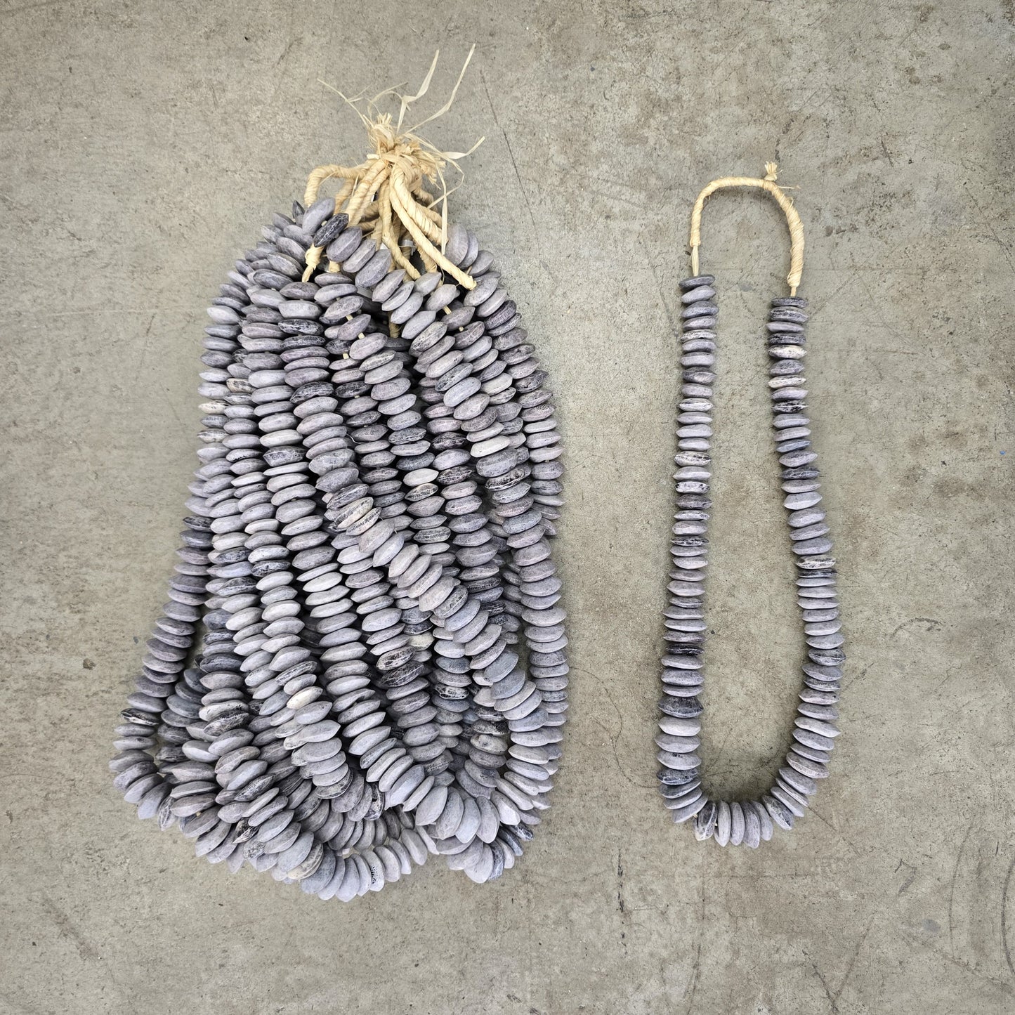 BONE BEAD (KENYA) DSK GRY