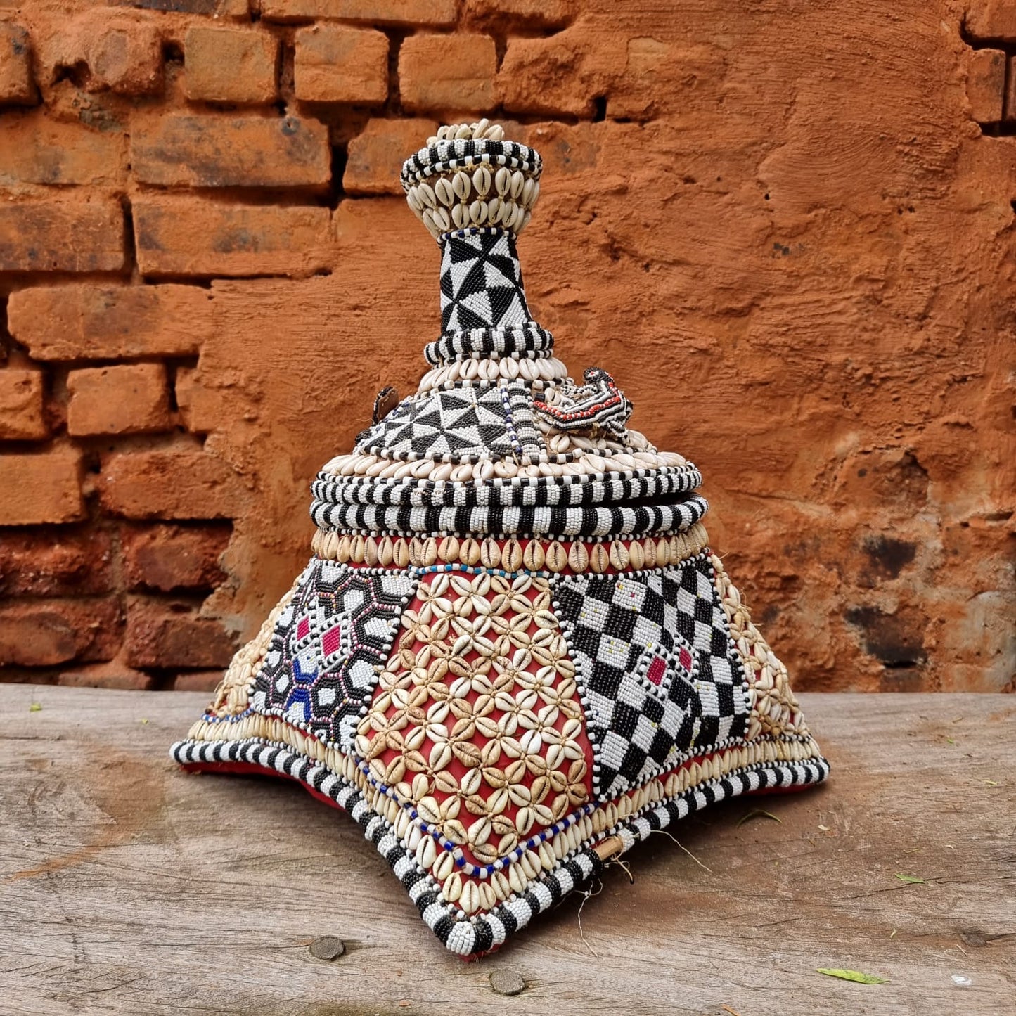 KUBA CEREMONIAL BASKET 50H (DRC)