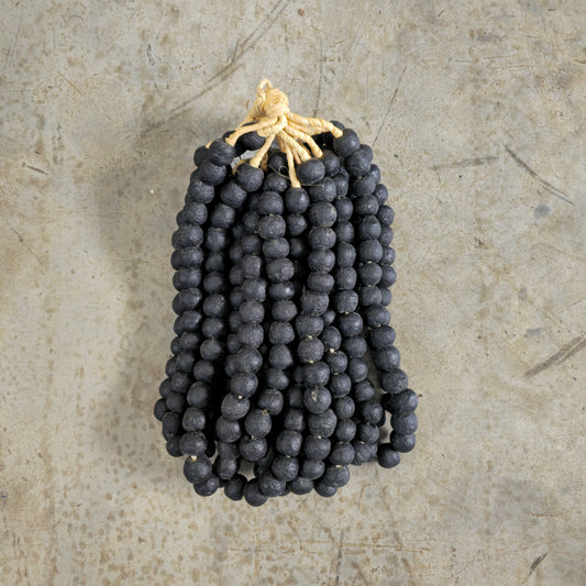 RECYCLED GLASS BEAD (GHANA) LRG PKT BLACK