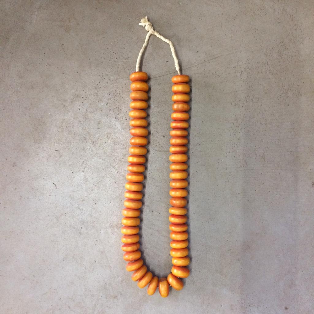 AFRICAN AMBER BEAD (KENYA) LRG OVL +STAND