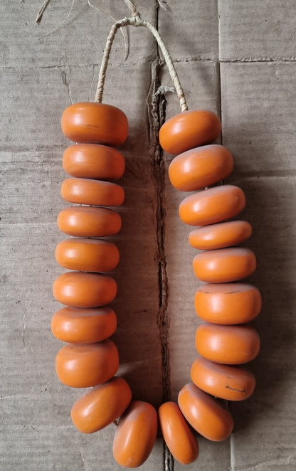 AFRICAN AMBER BEAD (KENYA) XL OVL +STAND