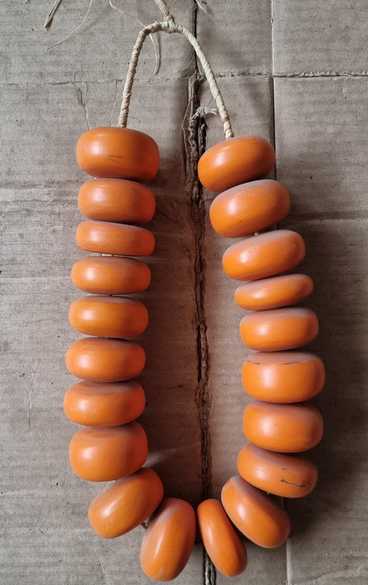 AFRICAN AMBER BEAD (KENYA) XL OVL +STAND