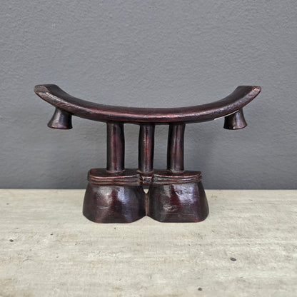 ZOOMORPHIC HEADREST (CAMEROON) 15H