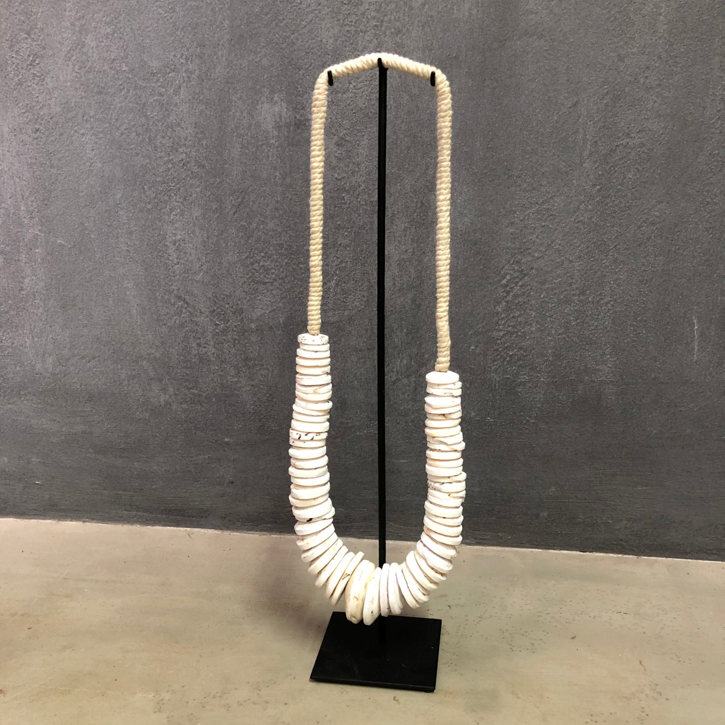 COIN SHELL NECKLACE (INDONESIA) MED 14W 49H