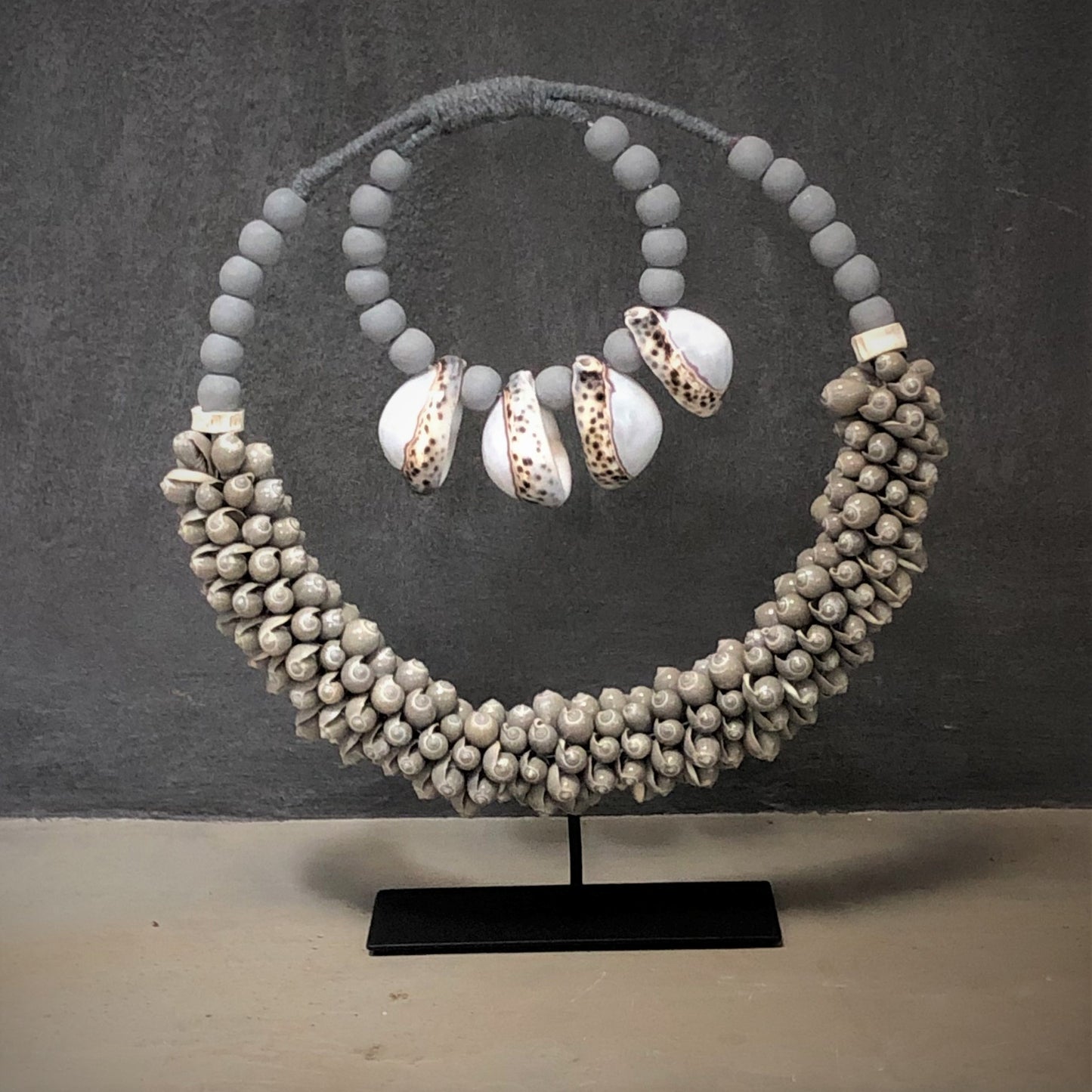 BALINESE COLLAR (INDONESIA) SHELL 37W 41H GRY