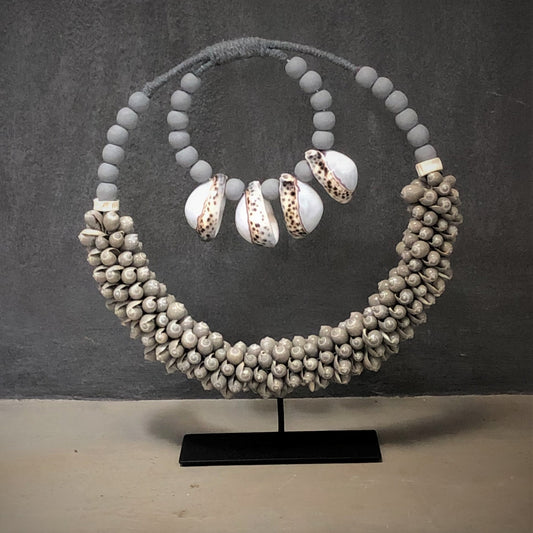 BALINESE COLLAR (INDONESIA) SHELL 37W 41H GRY