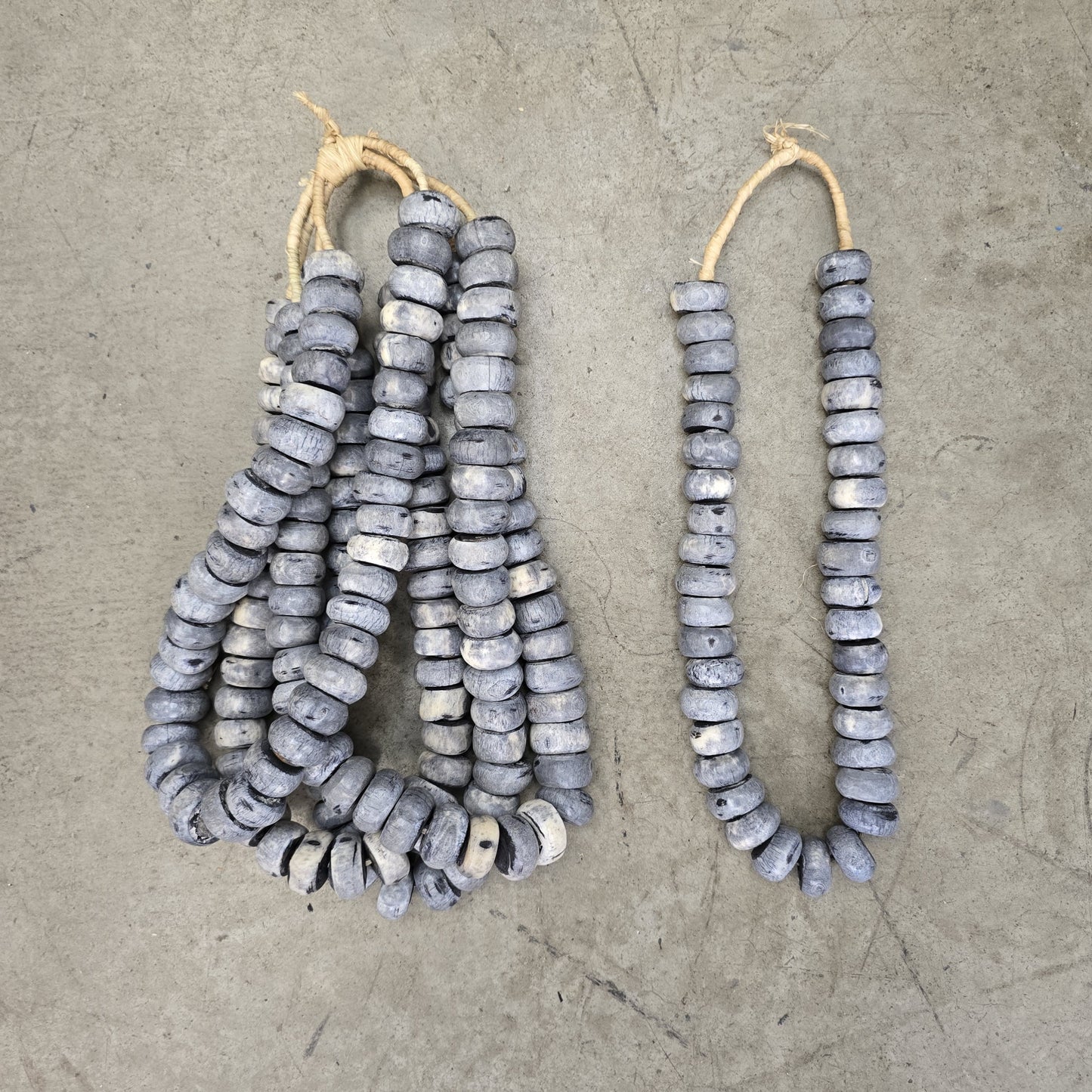 BONE BEAD (KENYA) MED GRY