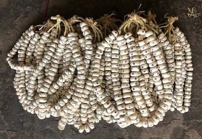 BONE BEAD (KENYA) MED WHT PATT