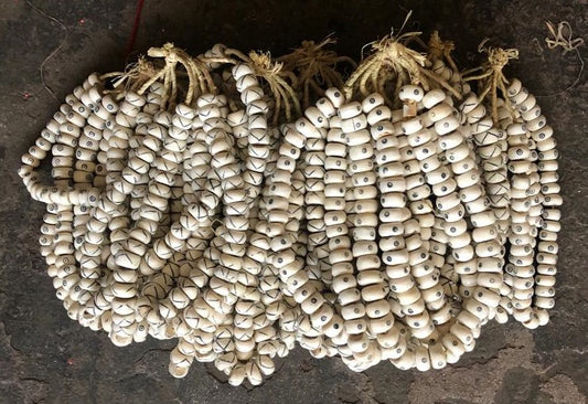 BONE BEAD (KENYA) MED WHT PATT