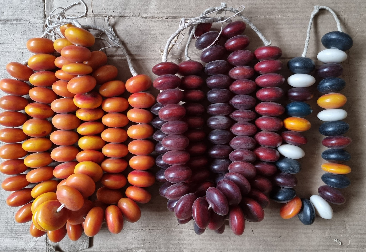 AFRICAN AMBER BEAD (KENYA) LRG OVL +STAND