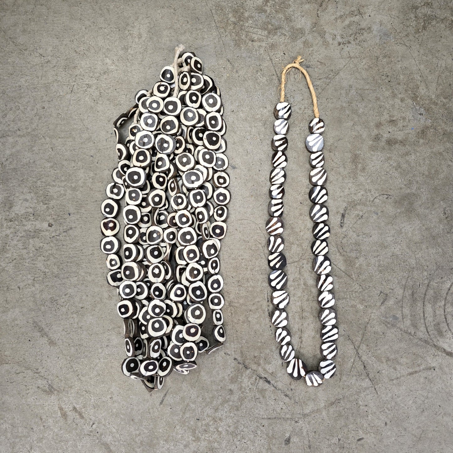 BONE BEAD (KENYA) 10CENT BATIK
