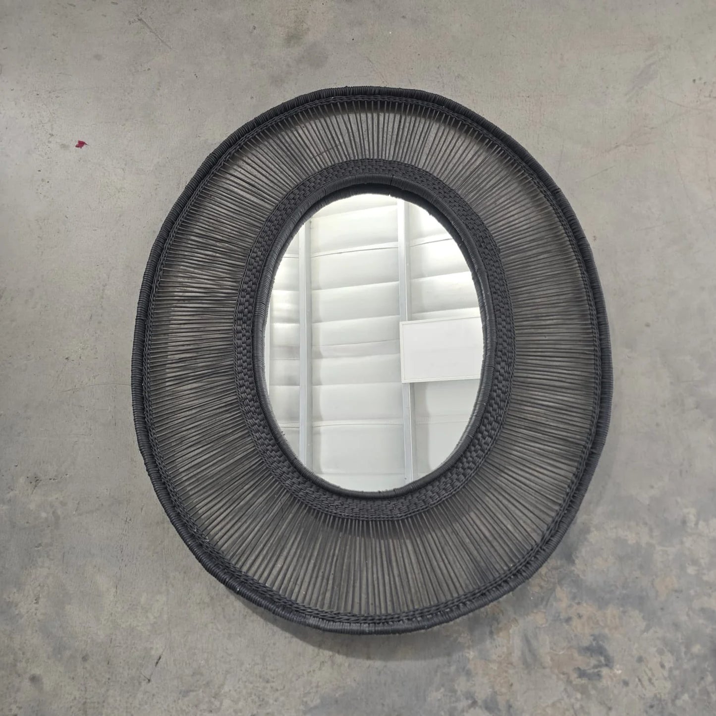 MIRROR FRAME WOVEN (MALAWI) OVAL 80D 95H BLK