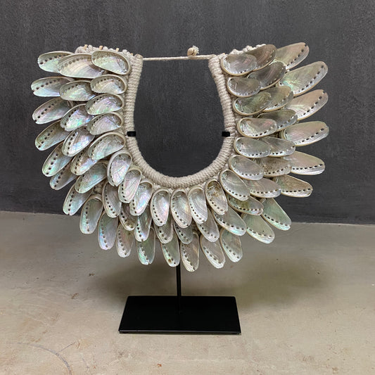 PEARL SHELL COLLAR (INDONESIA) MED 32W 35H SLVR