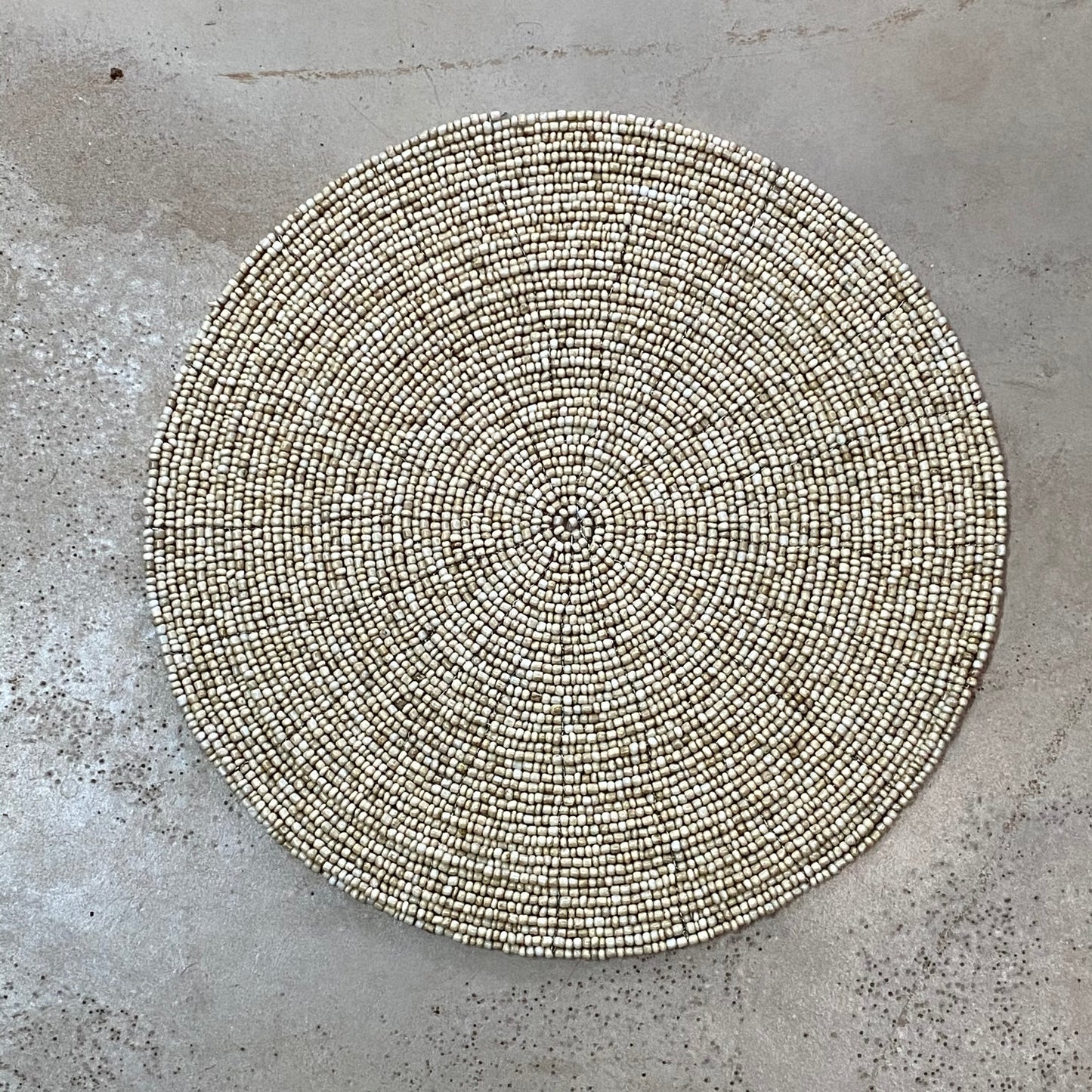 BEADED PLACEMAT (INDONESIA) RND 35L 35W NAT
