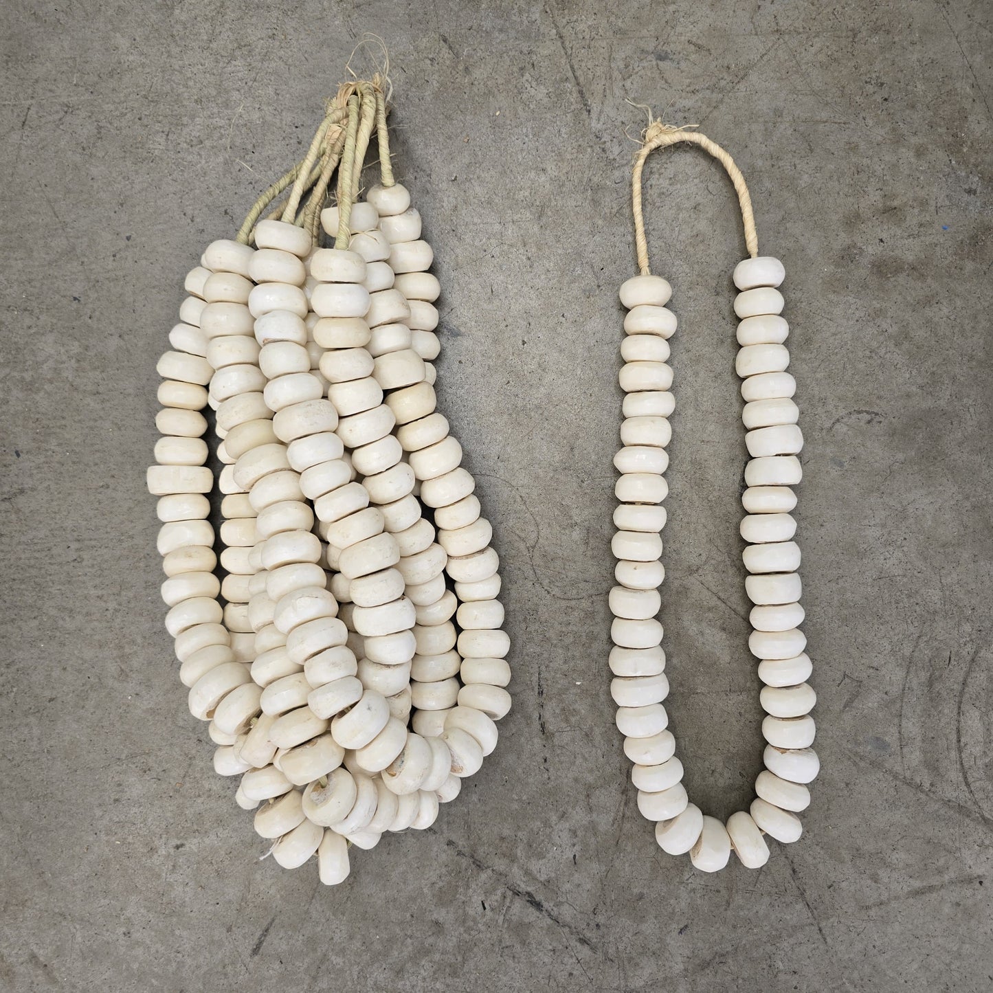 BONE BEAD (KENYA) MED WHT