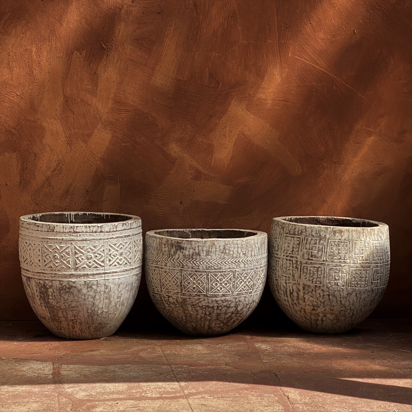 ENGRAVED VESSEL (INDONESIA) COCONUT 50L 50W 60H WHTW