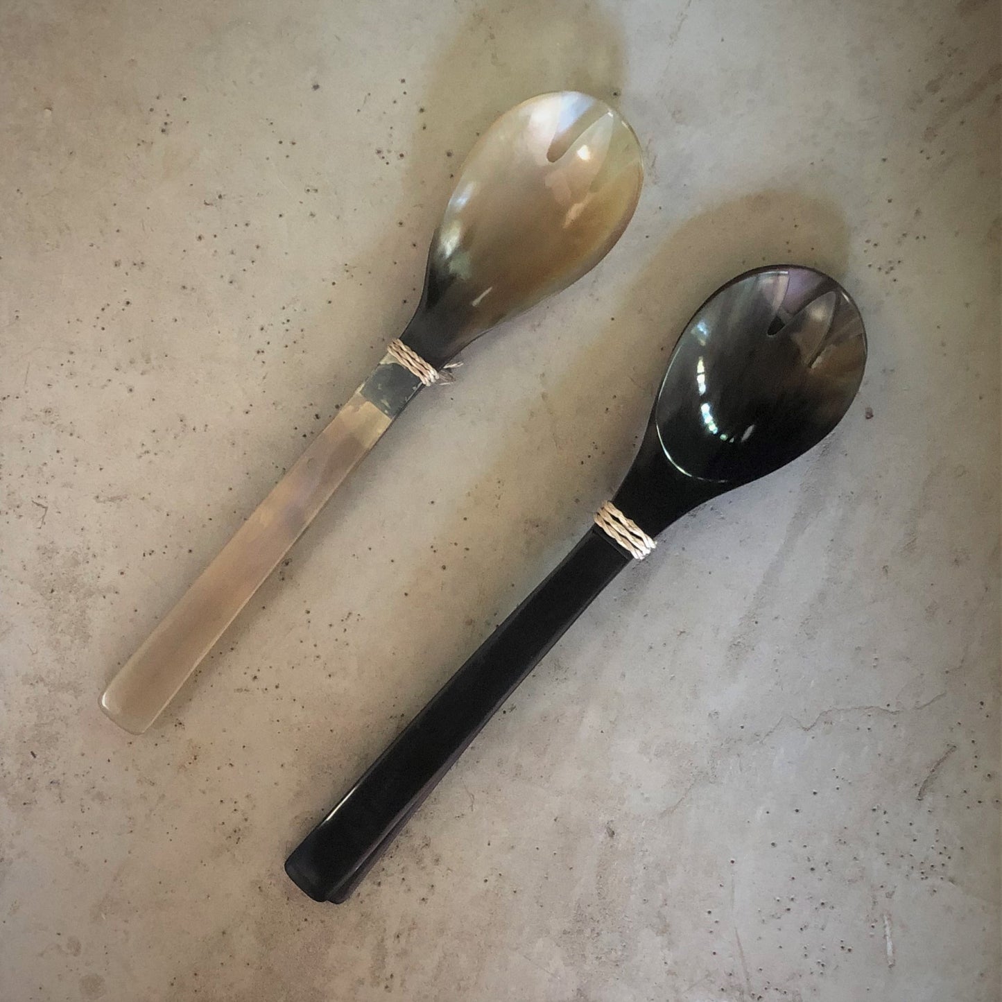 SERVING SPOON (INDONESIA) PAIR 25L 6W HORN