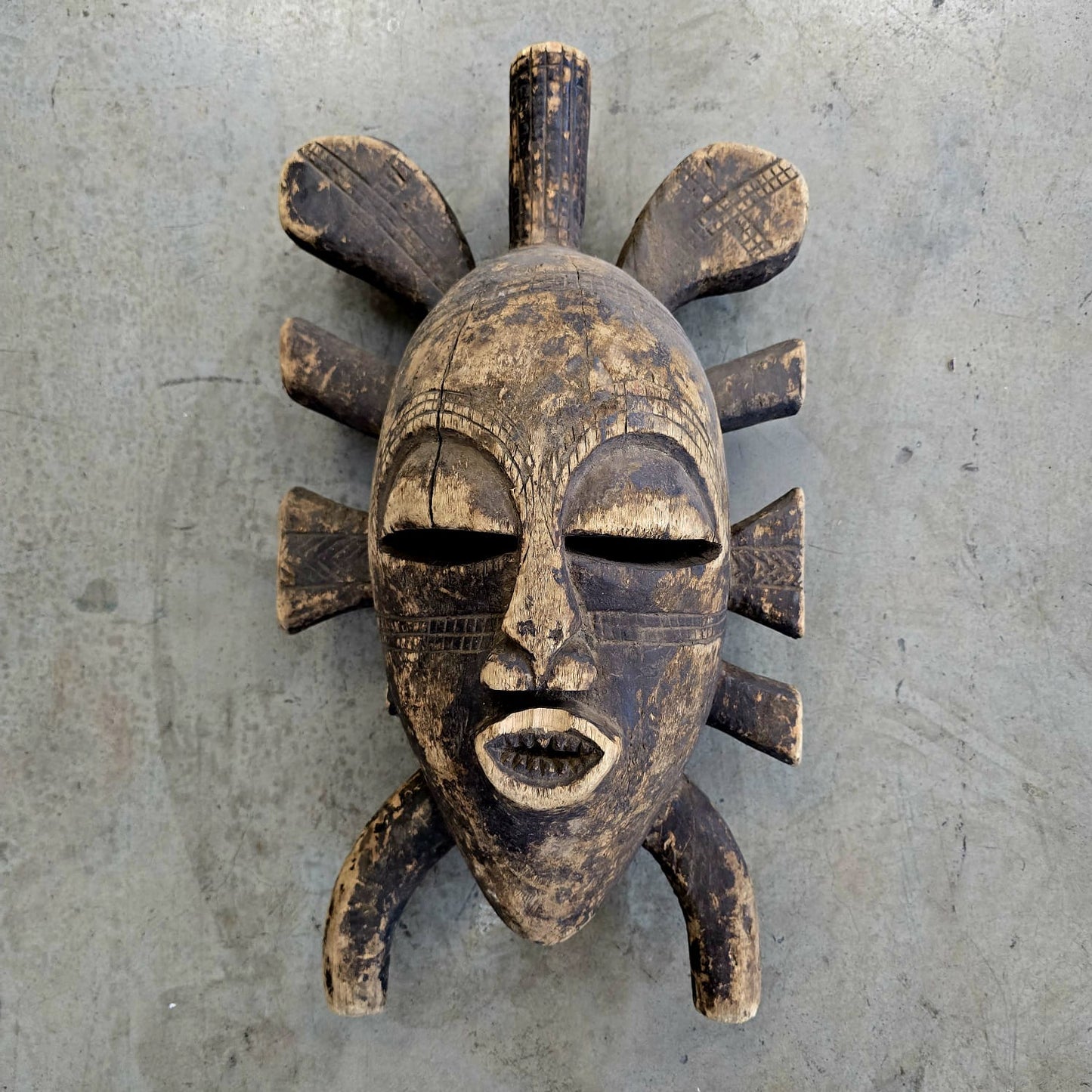 CHOKWE MASK (REPUBLIC OF CONGO) 63H