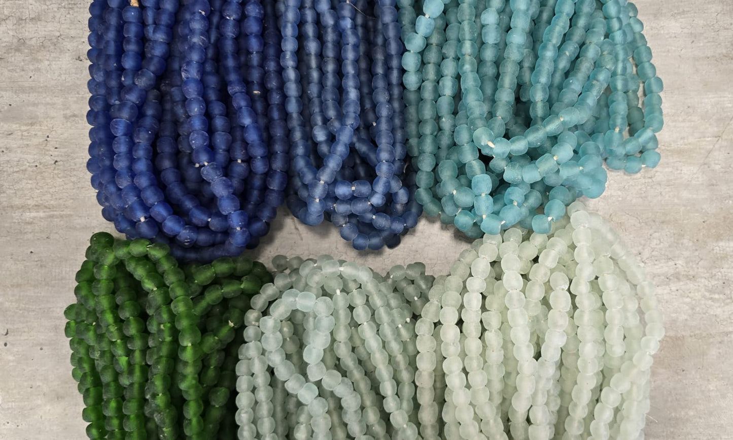 RECYCLED GLASS BEAD (GHANA) MED