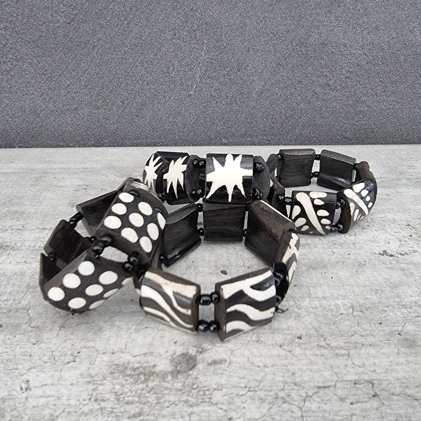 BONE BANGLE (KENYA) SQU BATIK