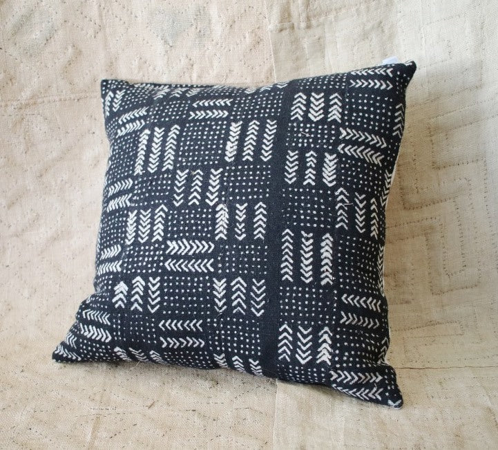 MUD CLOTH CUSHION (MALI) 50L 50W BLACK