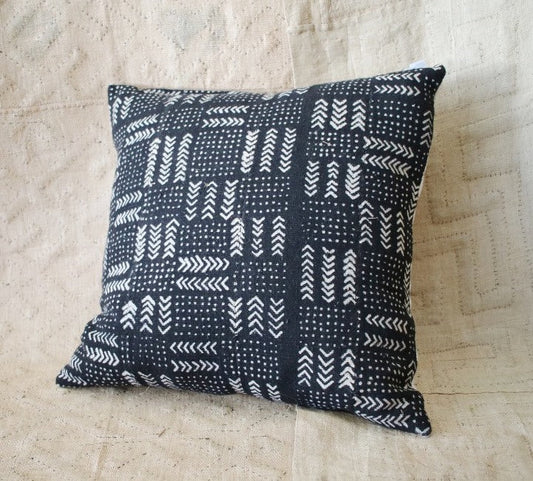 MUD CLOTH CUSHION (MALI) 50L 50W BLACK