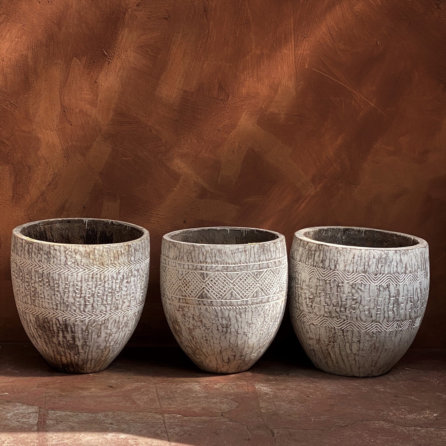 ENGRAVED VESSEL (INDONESIA) COCONUT 50L 50W 60H WHTW